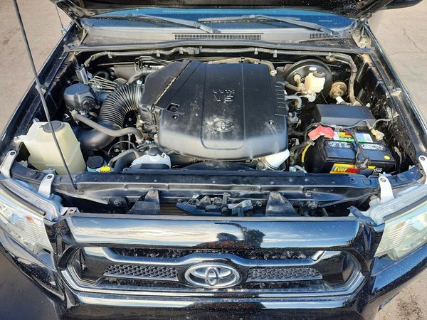 2015 TOYOTA TACOMA Delux Grade