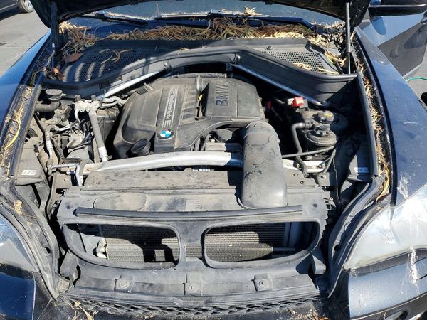 2013 BMW X5 xDrive35i — Engine bay