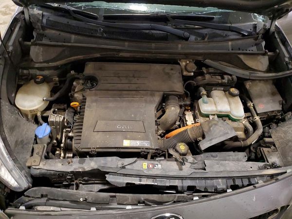 2017 KIA NIRO — Engine bay