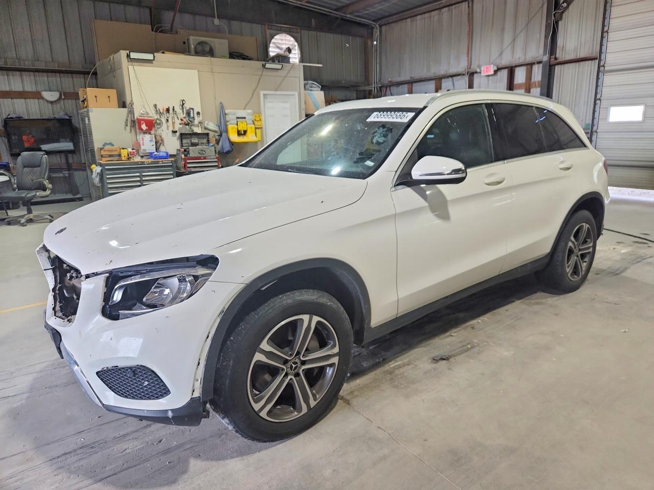 2019 MERCEDES-BENZ GLC-CLASS GLC300 — Front 3/4