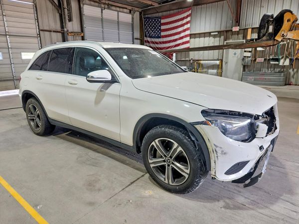2019 MERCEDES-BENZ GLC-CLASS GLC300 — Passenger 3/4