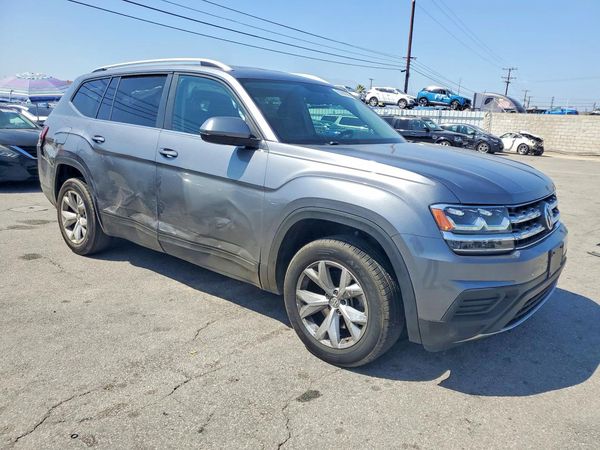 2018 VOLKSWAGEN ATLAS — Passenger 3/4