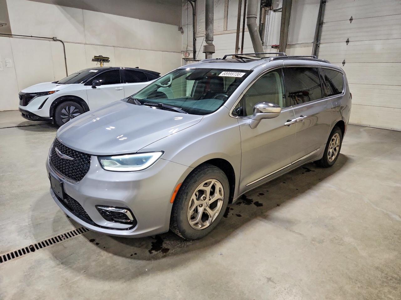 2021 CHRYSLER PACIFICA Limited — Front 3/4