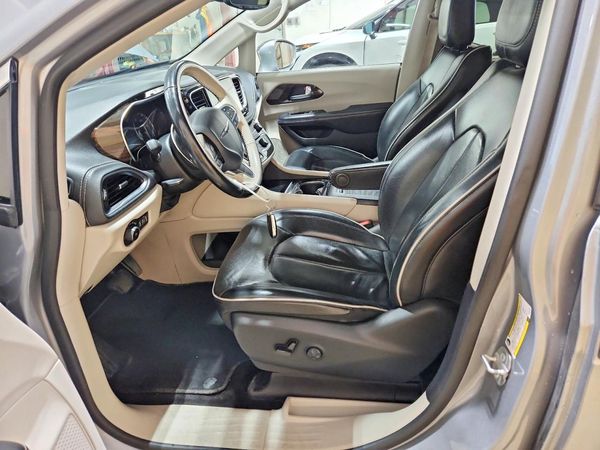 2021 CHRYSLER PACIFICA Limited — DENT