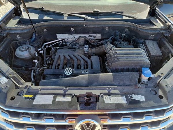 2018 VOLKSWAGEN ATLAS 4Motion SE — Engine bay