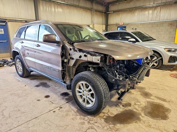 2018 JEEP GRAND CHEROKEE Laredo — Passenger 3/4