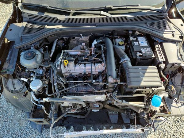 2019 VOLKSWAGEN JETTA S, SE, R-Line — Engine bay