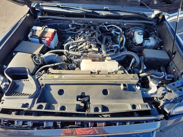 2025 TOYOTA 4RUNNER — Engine bay