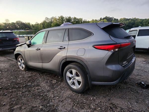 2022 TOYOTA HIGHLANDER LE