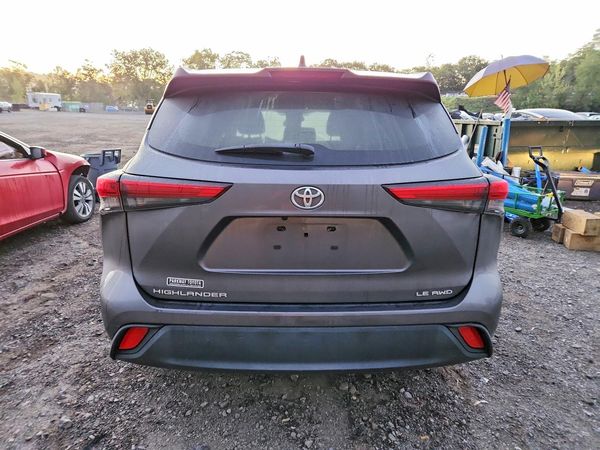 2022 TOYOTA HIGHLANDER LE