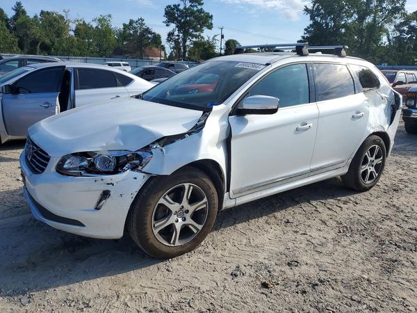 2015 VOLVO XC60 — DSFA — Front 3/4