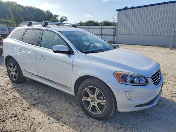 2015 VOLVO XC60 Premier (non R design) — Passenger 3/4