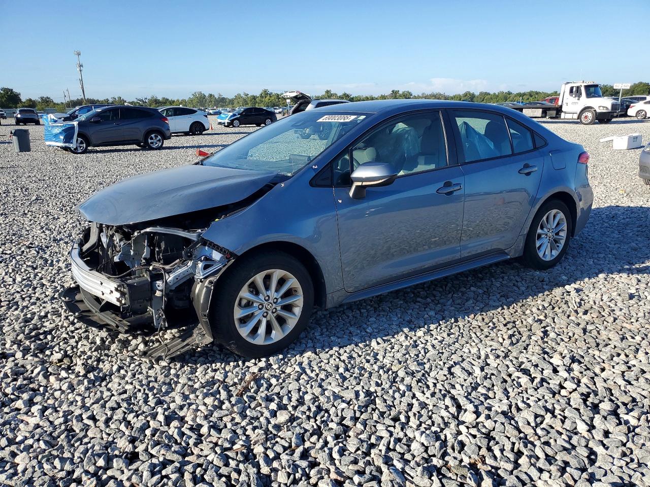 2022 TOYOTA COROLLA LE — Front 3/4
