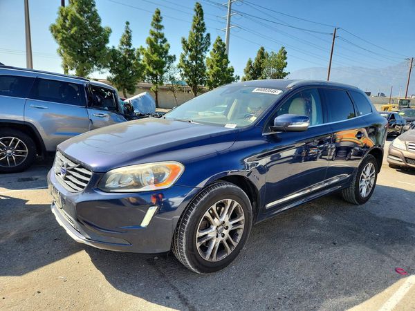 2015 VOLVO XC60 — DSFA — Front 3/4