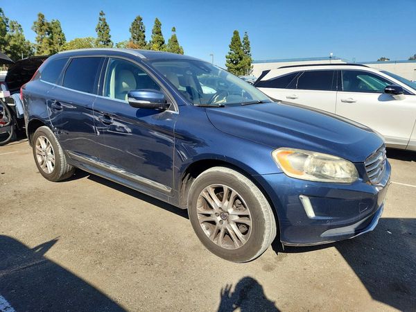 2015 VOLVO XC60 Premier (non R design) — Passenger 3/4