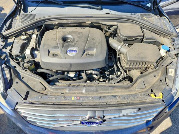 2015 VOLVO XC60 Premier (non R design) — Engine bay