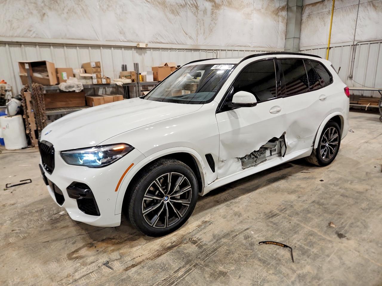 2022 BMW X5 xDrive40i — Front 3/4