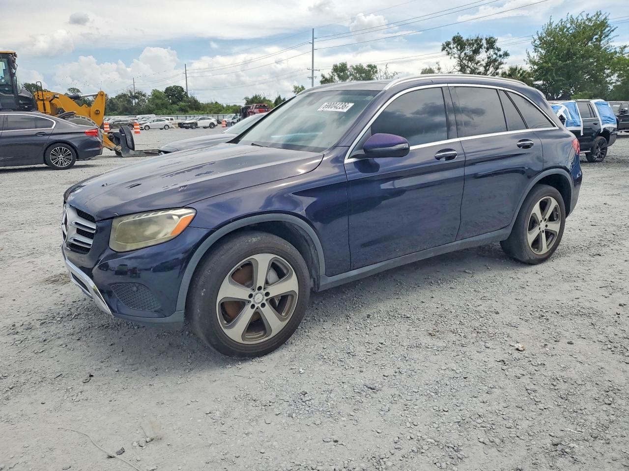 2017 MERCEDES-BENZ GLC-CLASS GLC300 — Front 3/4