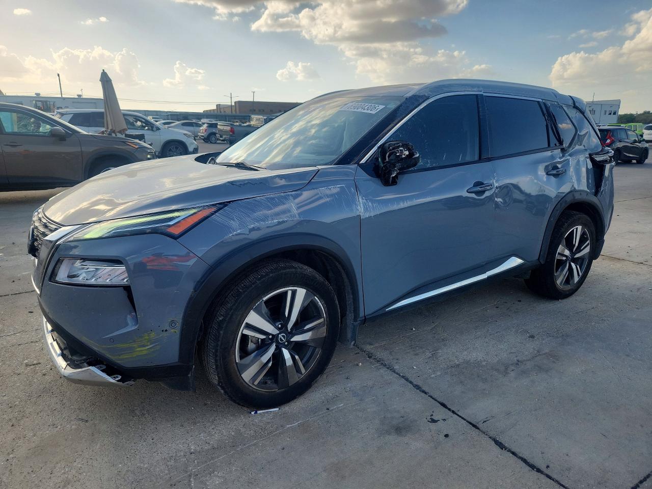 2022 NISSAN ROGUE Platinum — Front 3/4