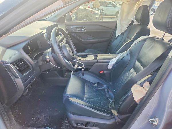 2022 NISSAN ROGUE Platinum — DENT