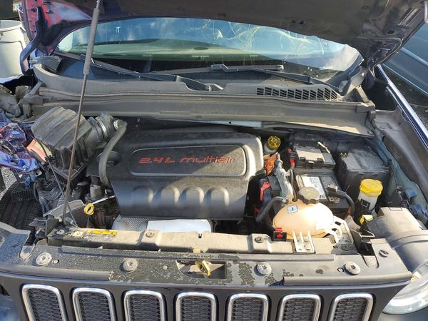 2017 JEEP RENEGADE — Engine bay