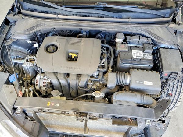 2019 HYUNDAI ELANTRA — Engine bay