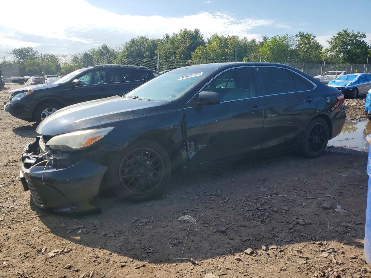 2016 TOYOTA CAMRY — Front 3/4
