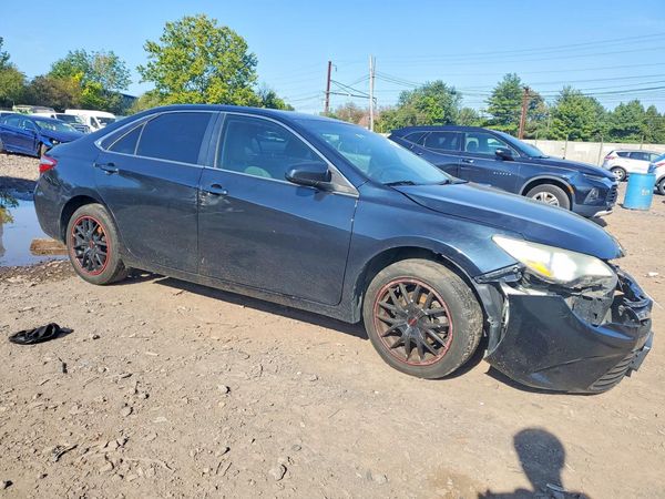 2016 TOYOTA CAMRY — Passenger 3/4