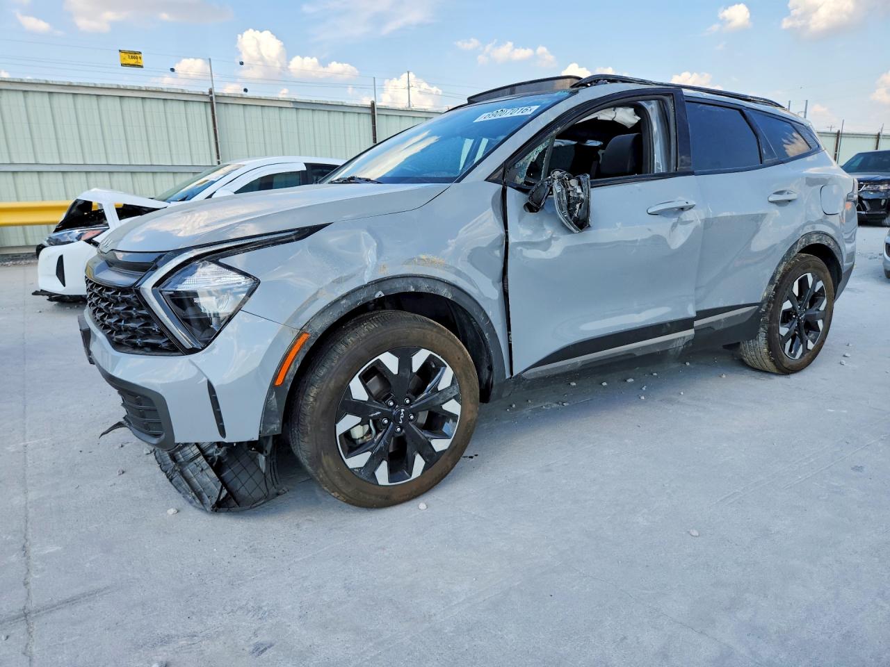 2023 KIA SPORTAGE — Front 3/4