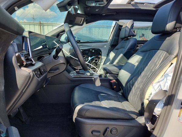 2023 KIA SPORTAGE — DENT