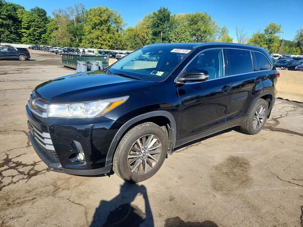 2018 TOYOTA HIGHLANDER — Front 3/4