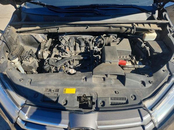 2018 TOYOTA HIGHLANDER — Engine bay