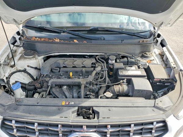 2020 HYUNDAI VENUE SEL, Denim — Engine bay