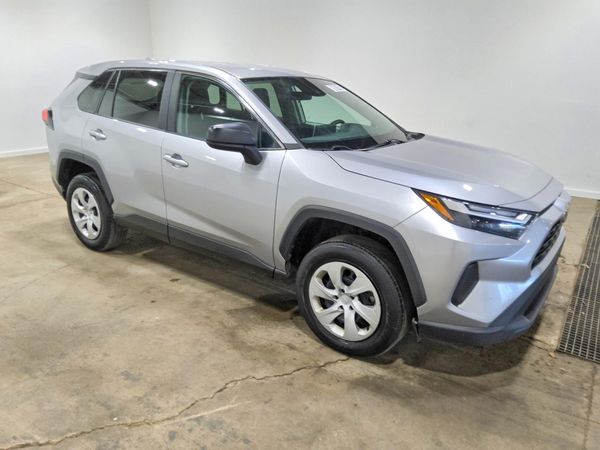 2024 TOYOTA RAV4 LE — Passenger 3/4