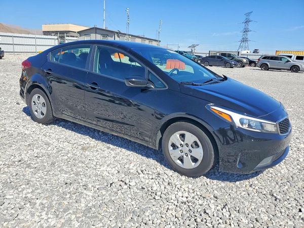 2017 KIA FORTE — Passenger 3/4