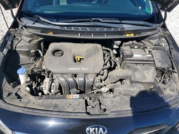 2017 KIA FORTE — Engine bay