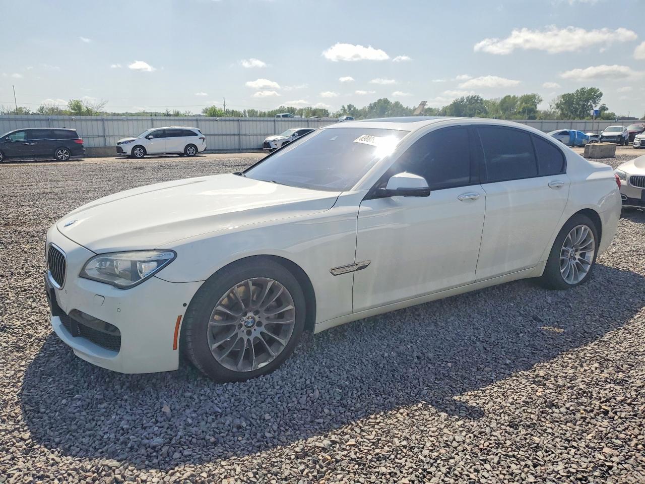 2015 BMW 750 — Front 3/4