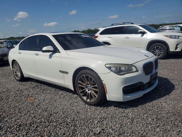 2015 BMW 750 — Passenger 3/4