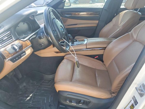 2015 BMW 750 — DENT