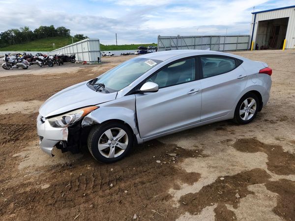 2013 HYUNDAI ELANTRA