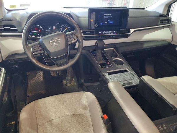 2025 TOYOTA SIENNA LE — CKPT