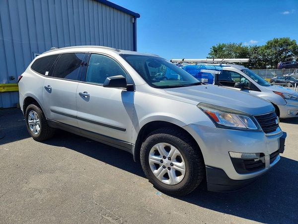2017 CHEVROLET TRAVERSE LS — Passenger 3/4