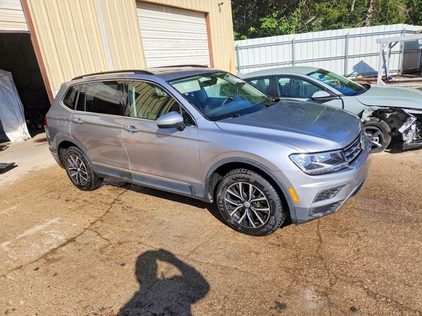 2021 VOLKSWAGEN TIGUAN SE, SE R-Line Black, SEL — Passenger 3/4