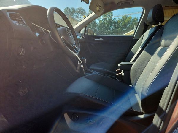 2021 VOLKSWAGEN TIGUAN SE, SE R-Line Black, SEL — DENT