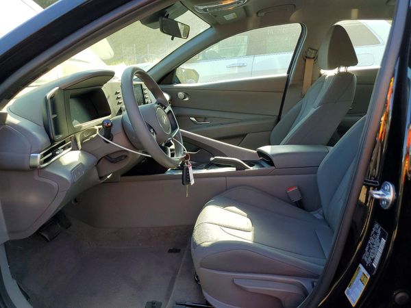 2025 HYUNDAI ELANTRA — DENT