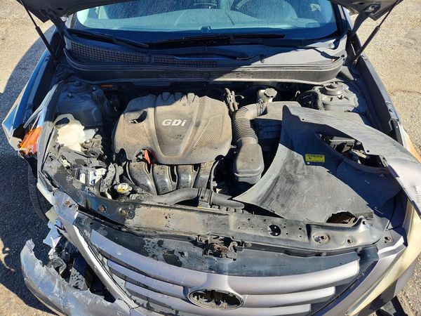 2014 HYUNDAI SONATA GLS/ GLS Popular — Engine bay