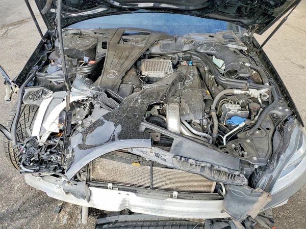 2012 MERCEDES-BENZ CLS-CLASS CLS550 4-MATIC — Engine bay