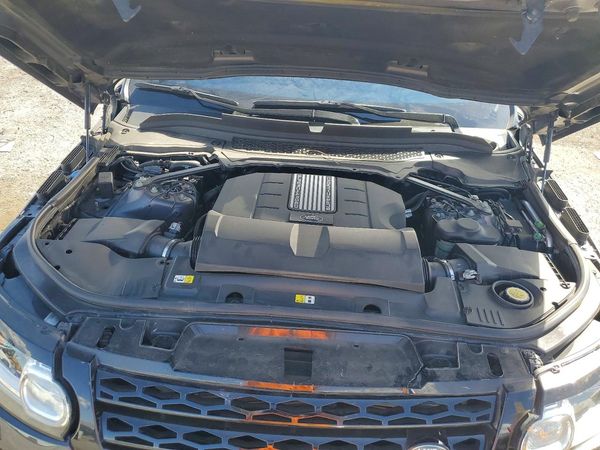 2016 LAND ROVER RANGEROVER — Engine bay