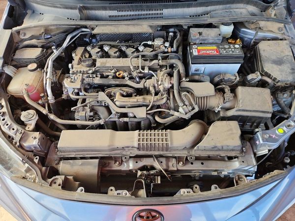 2022 TOYOTA COROLLA SE — Engine bay