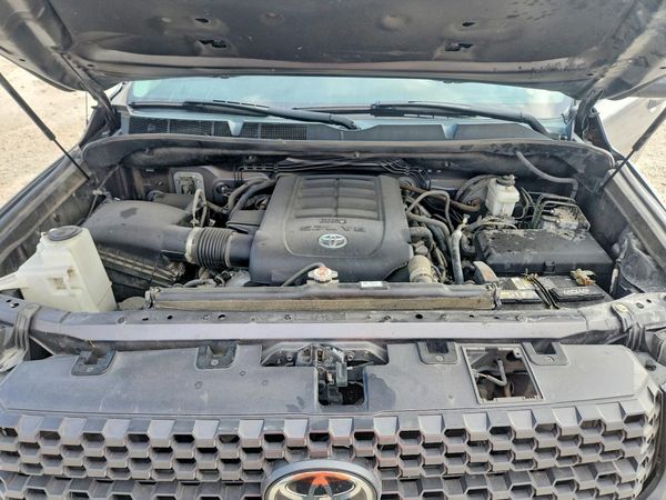 2019 TOYOTA TUNDRA SR5 Grade — Engine bay